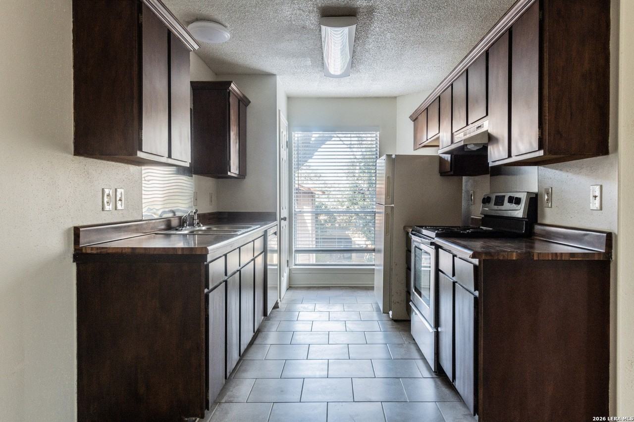 1427 Loma Alto #4 - Photo 5 of 18