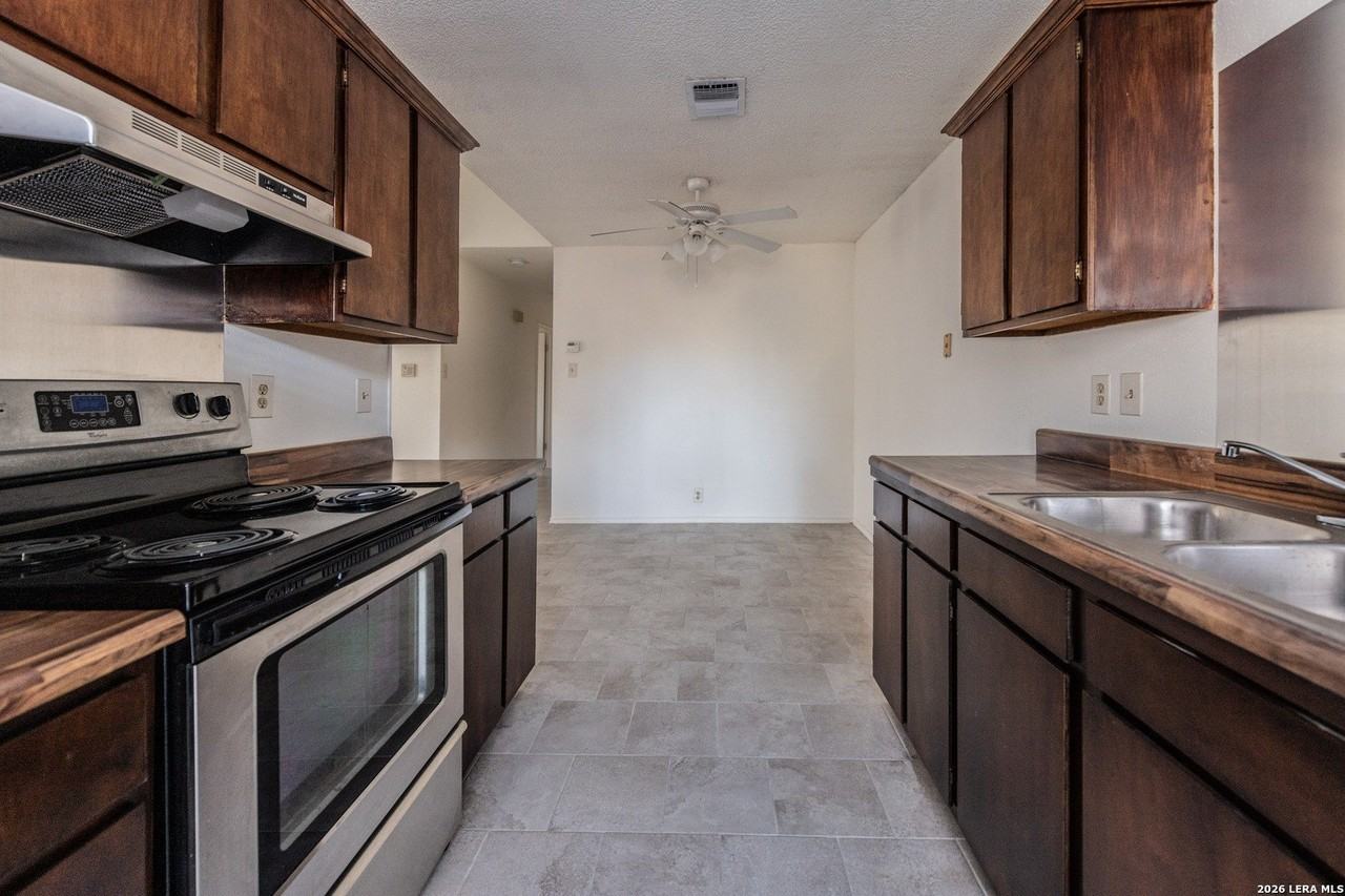 1427 Loma Alto #4 - Photo 6 of 18
