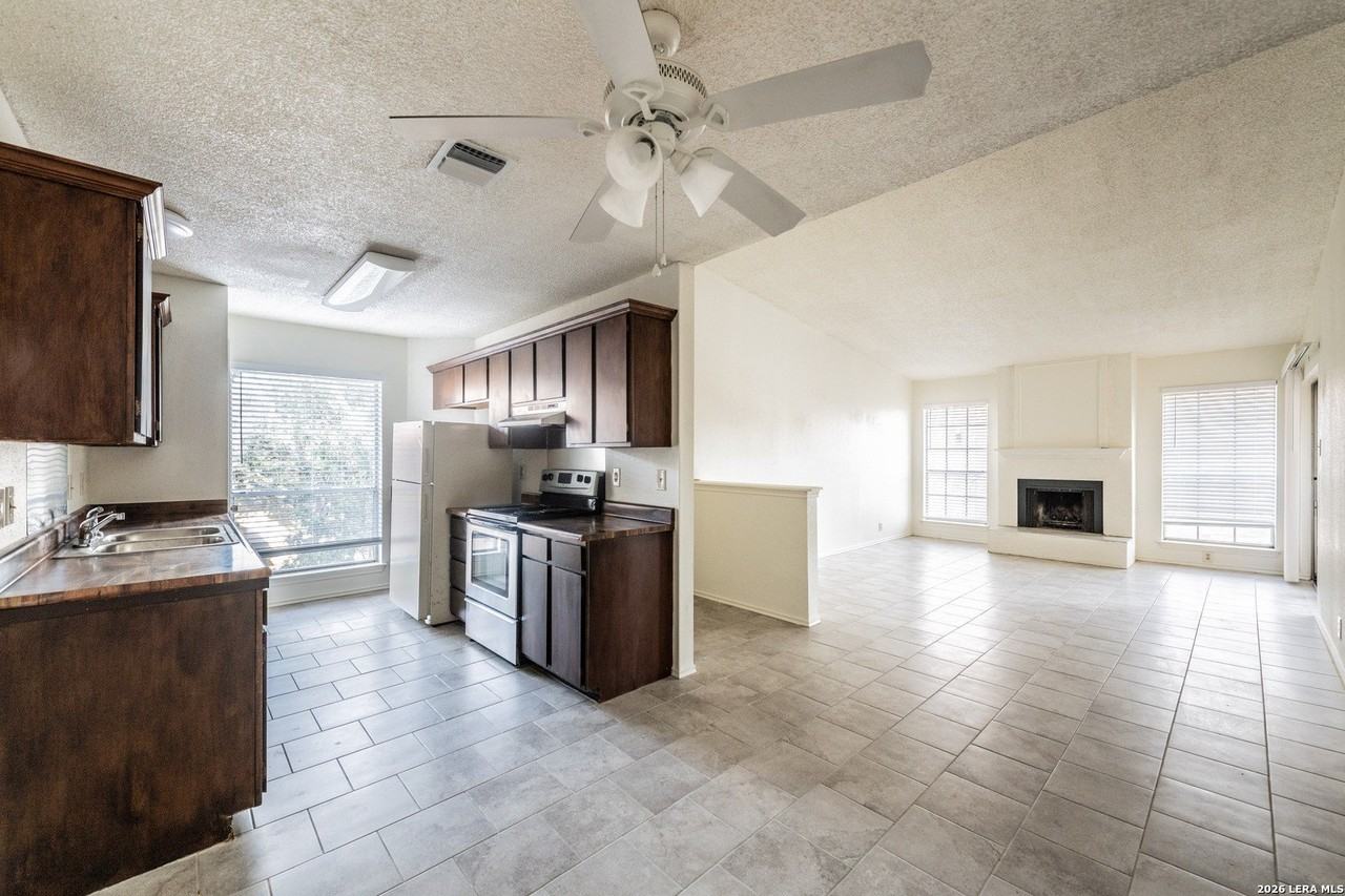 1427 Loma Alto #4 - Photo 7 of 18