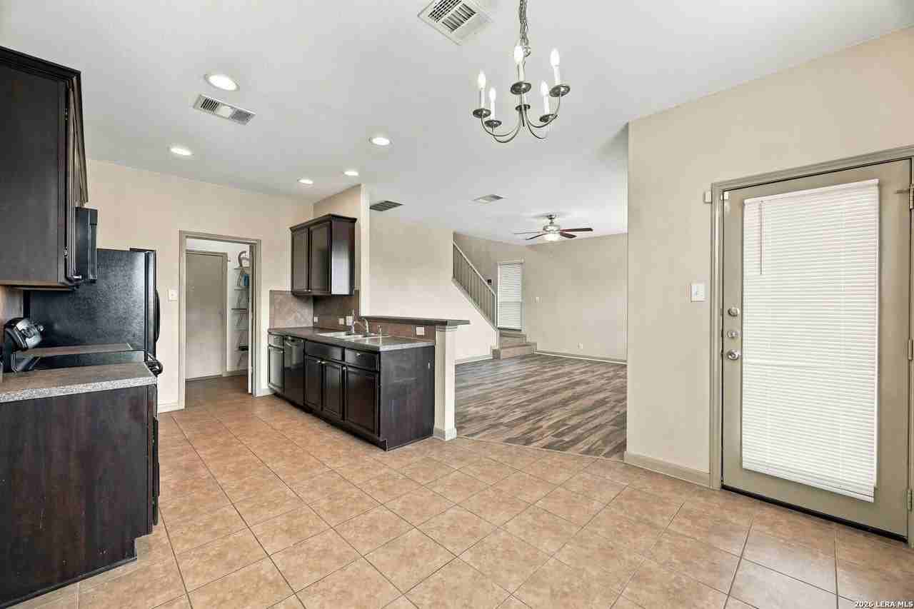 756 Guna Dr - Photo 4 of 37