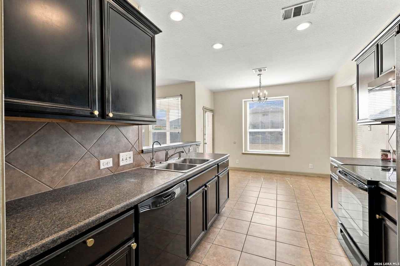 756 Guna Dr - Photo 5 of 37