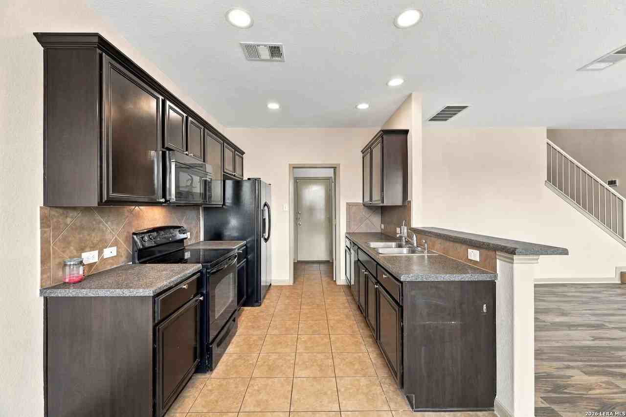 756 Guna Dr - Photo 6 of 37