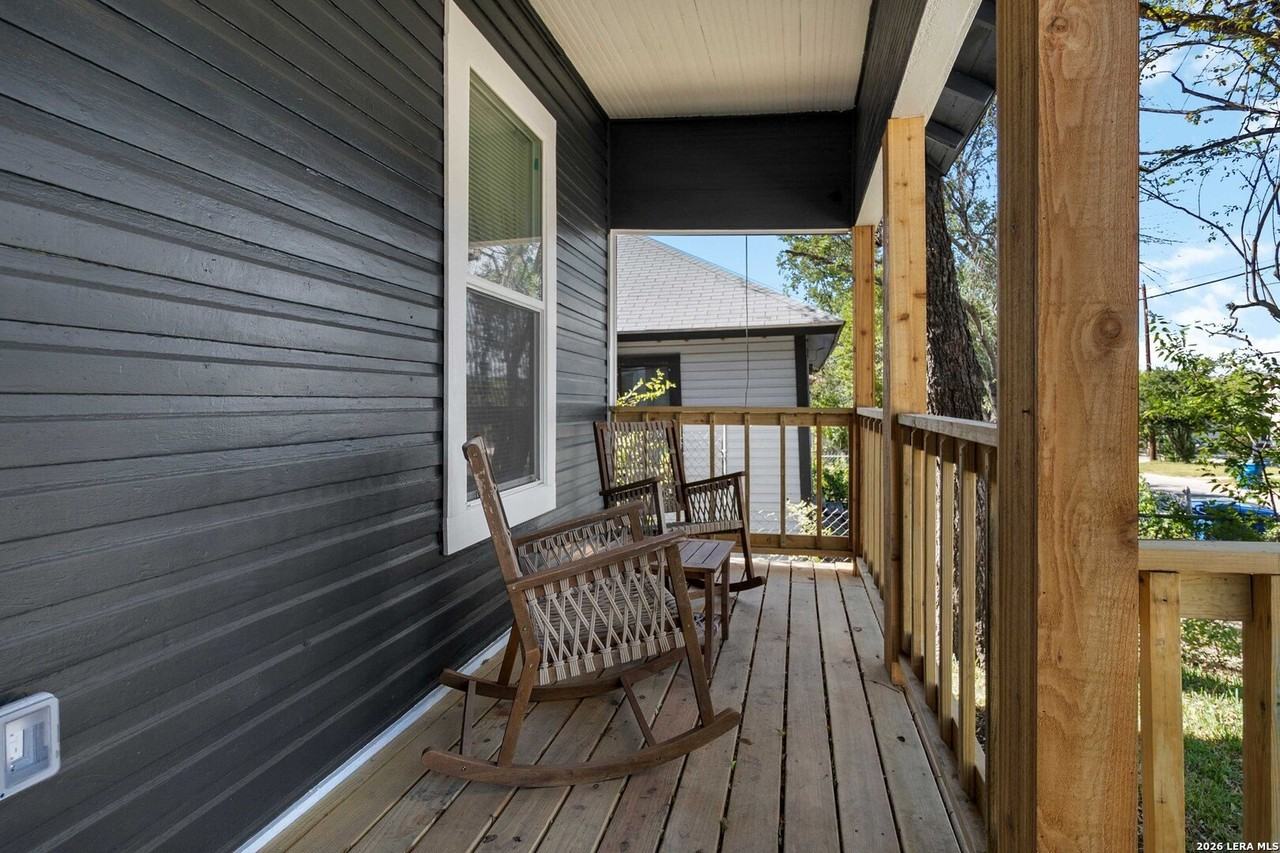 208 Coleman St - Photo 4 of 25