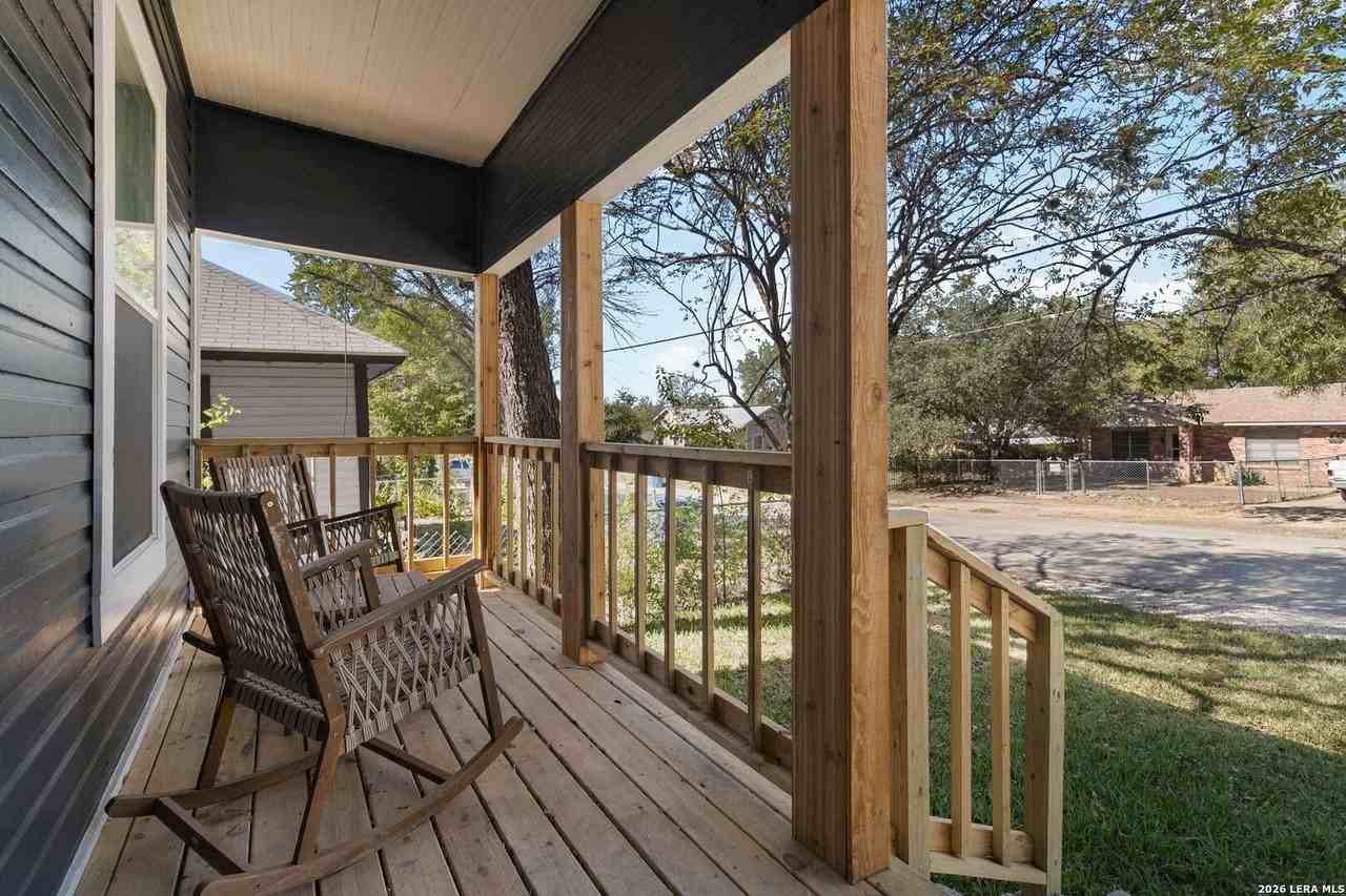 208 Coleman St - Photo 5 of 25