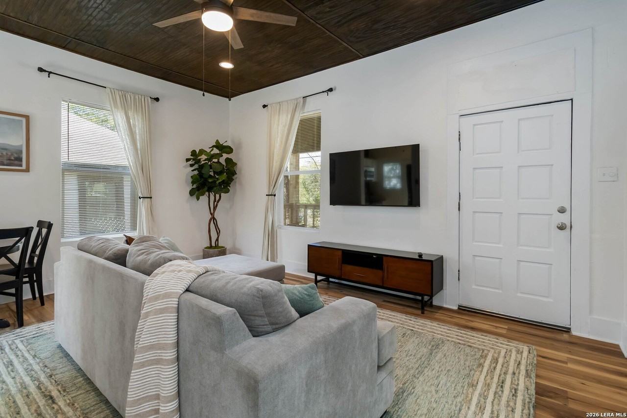 208 Coleman St - Photo 6 of 25