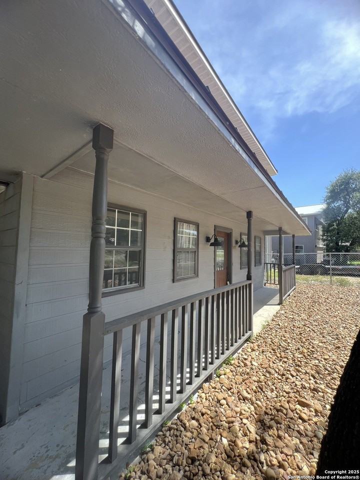 568 Lake Frst - Photo 2 of 26