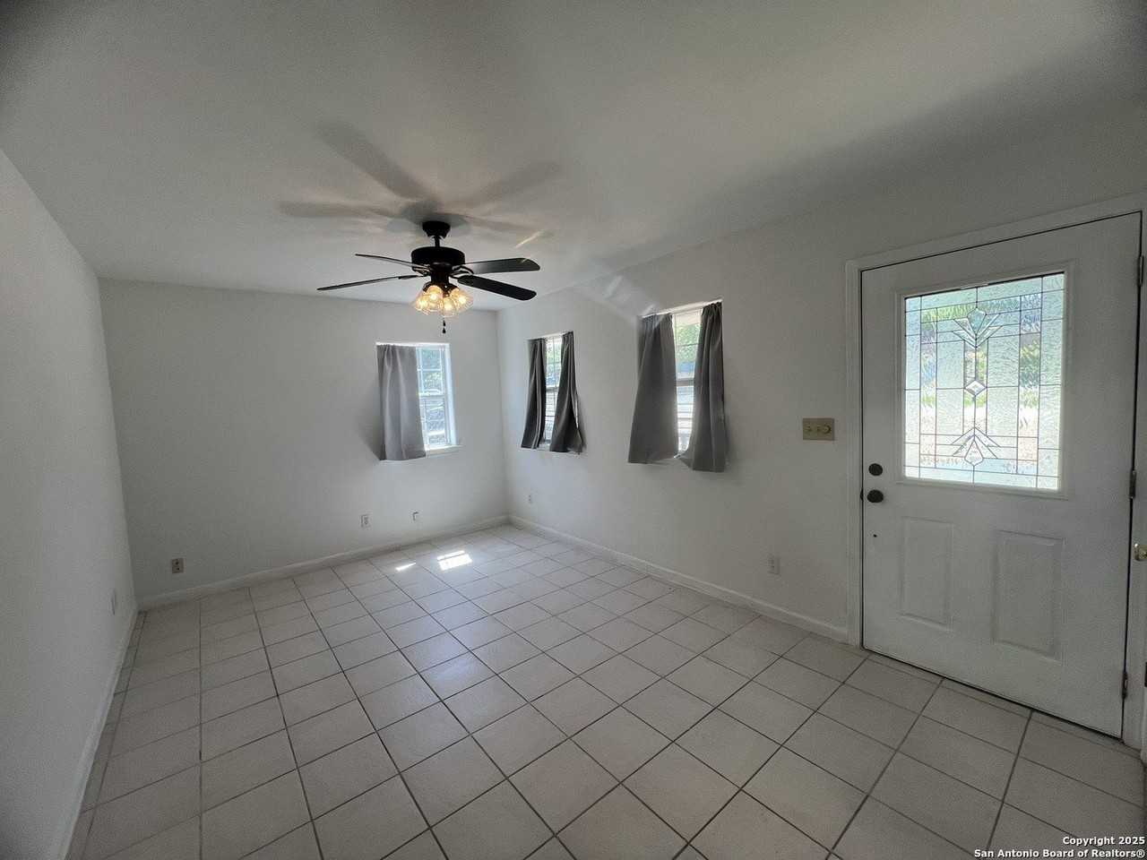 568 Lake Frst - Photo 3 of 26