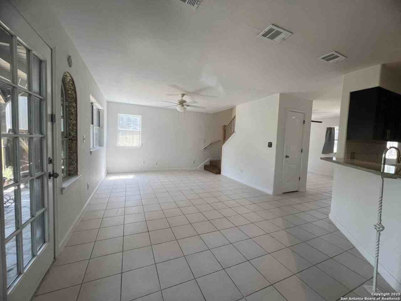 568 Lake Frst - Photo 4 of 26