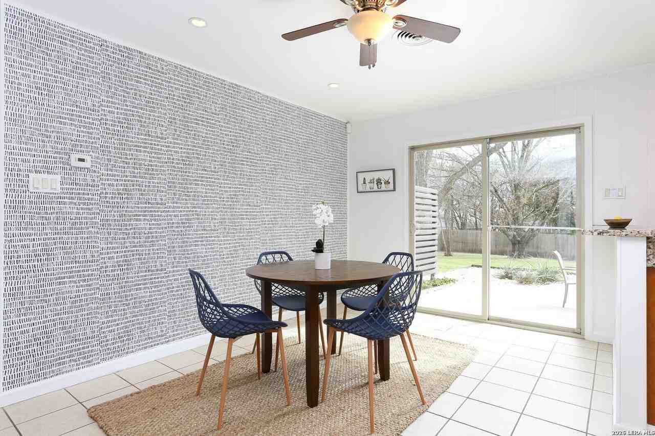 2806 Belvoir Dr - Photo 3 of 15