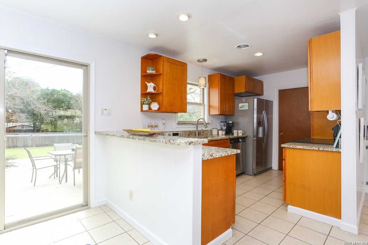 2806 Belvoir Dr - Photo 4 of 15