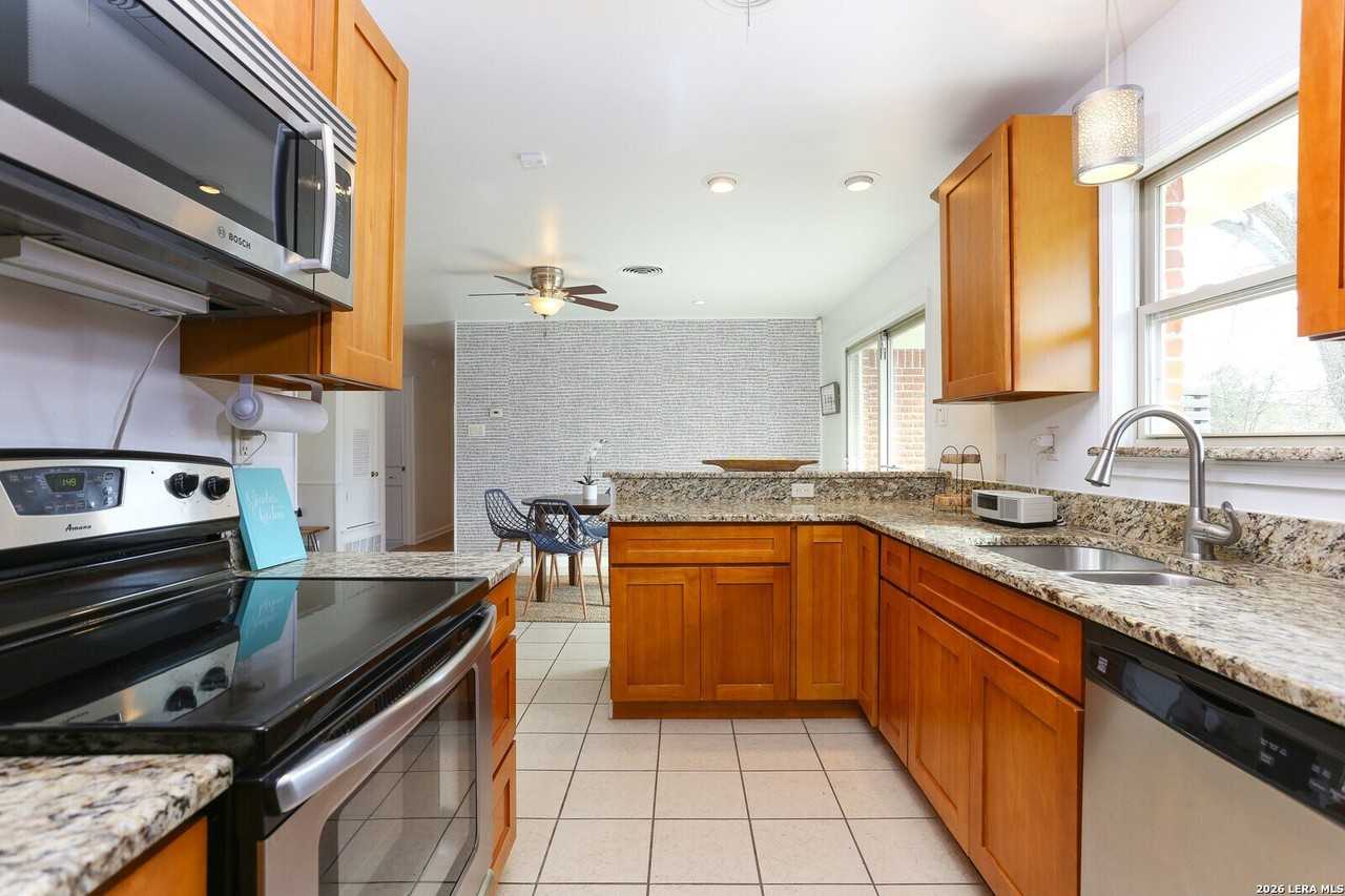 2806 Belvoir Dr - Photo 6 of 15