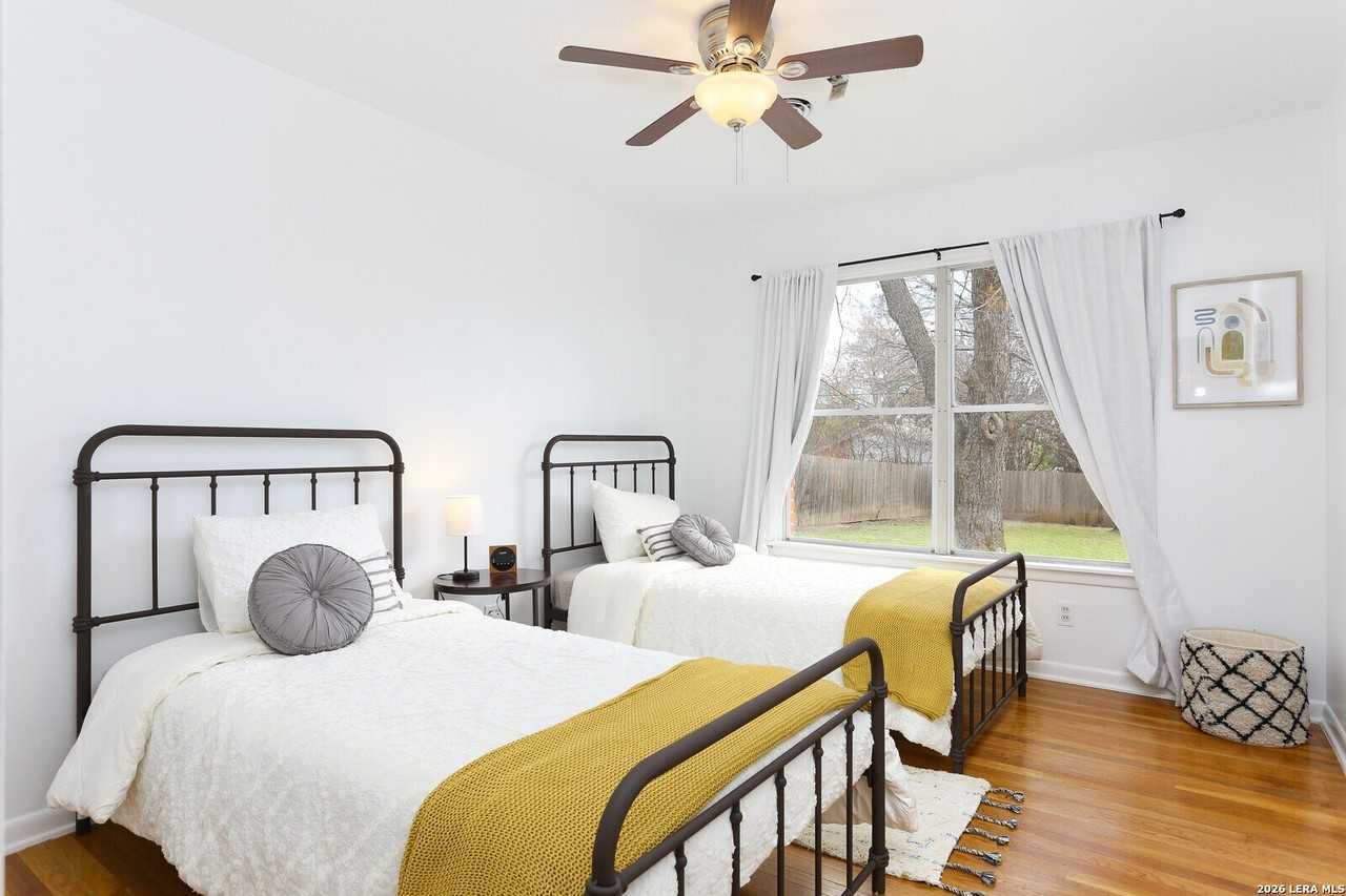 2806 Belvoir Dr - Photo 7 of 15