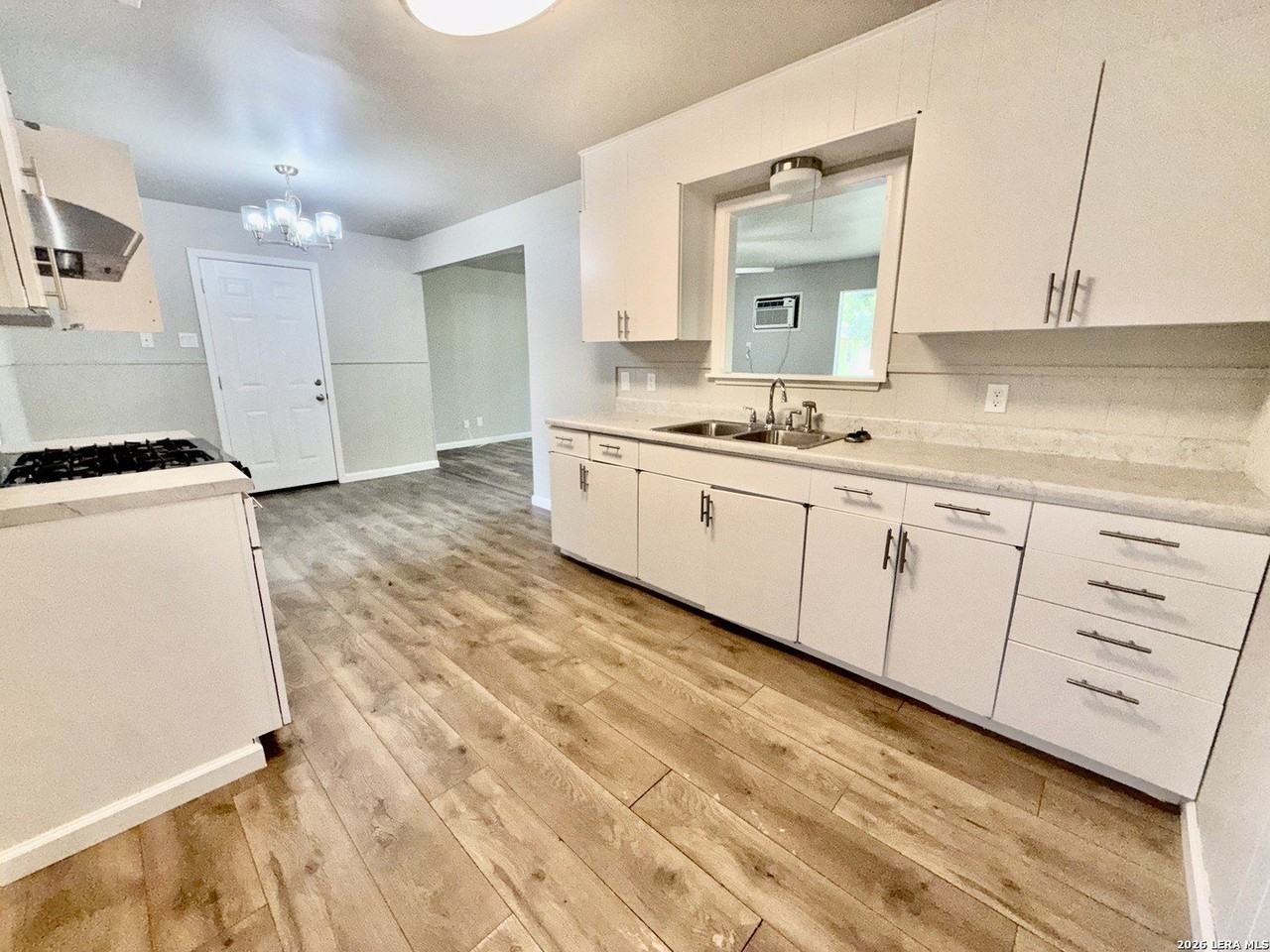 4831 Seabreeze Dr - Photo 4 of 14