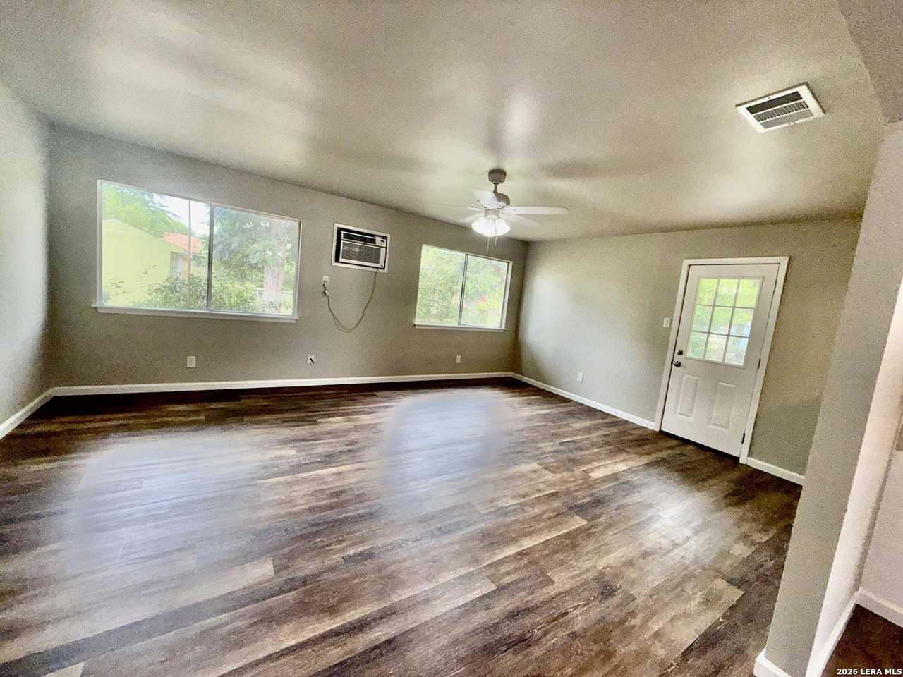4831 Seabreeze Dr - Photo 7 of 14