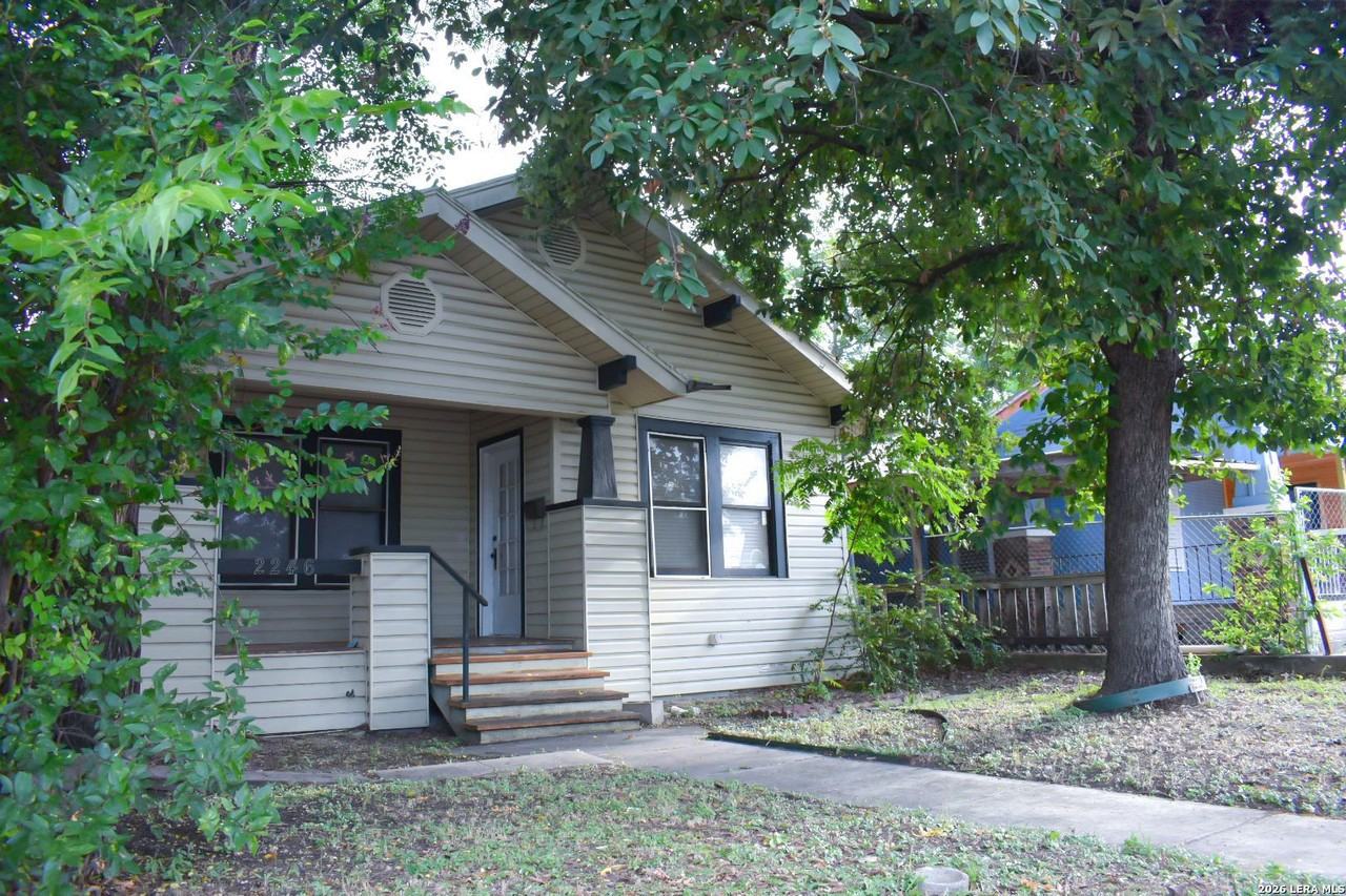 2246 E Houston St - Photo 2 of 32