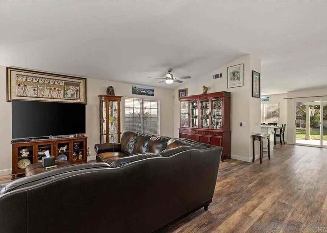 1639 Shire Ave - Photo 5 of 41