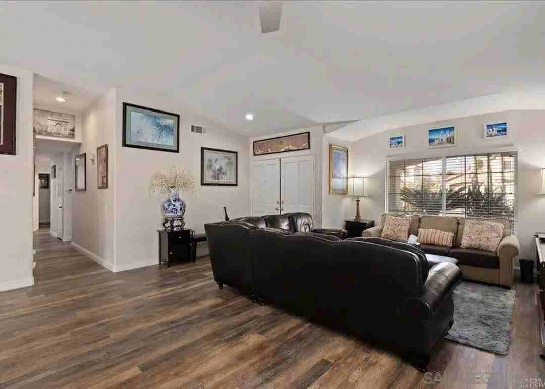 1639 Shire Ave - Photo 7 of 41