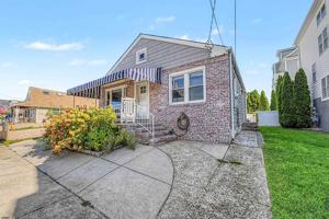 featured image of 205 N Delavan Ave