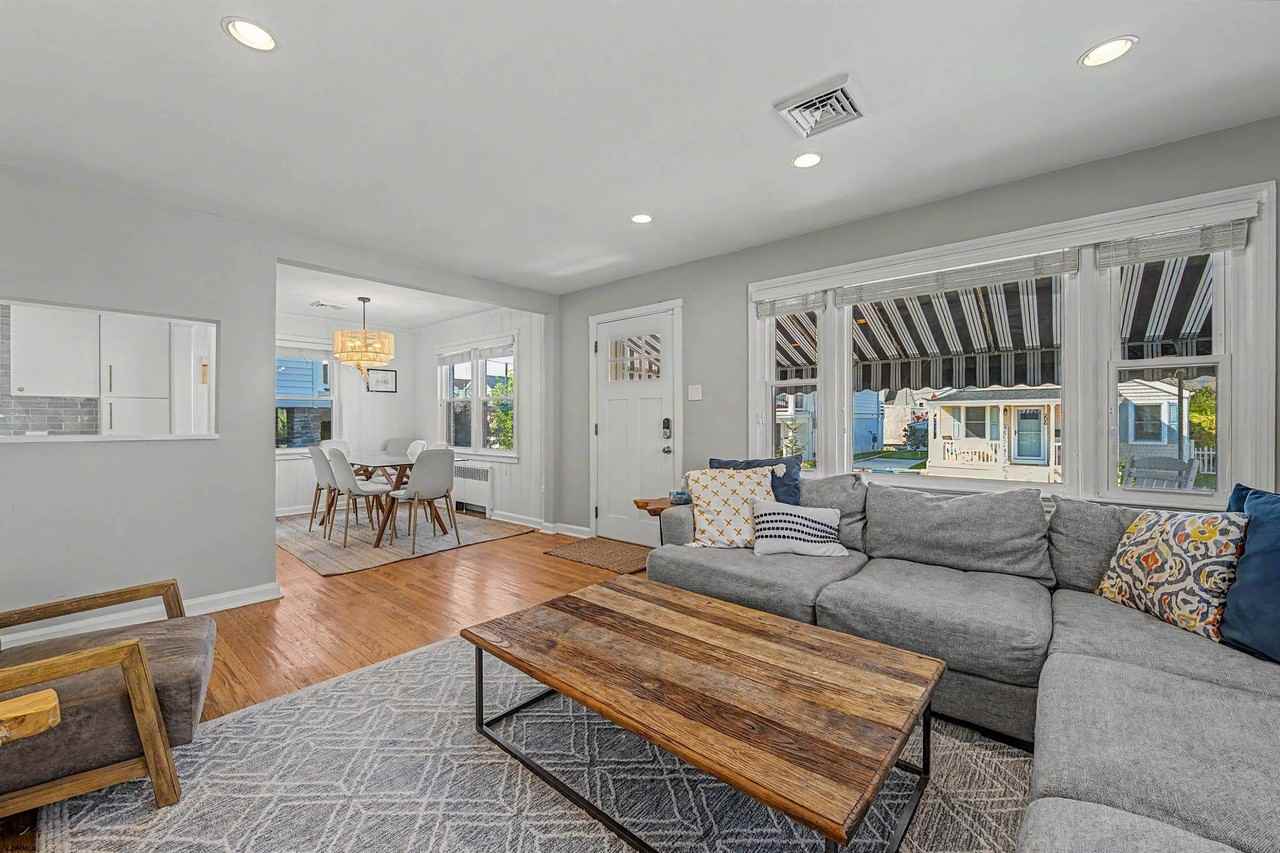205 N Delavan Ave - Photo 5 of 22
