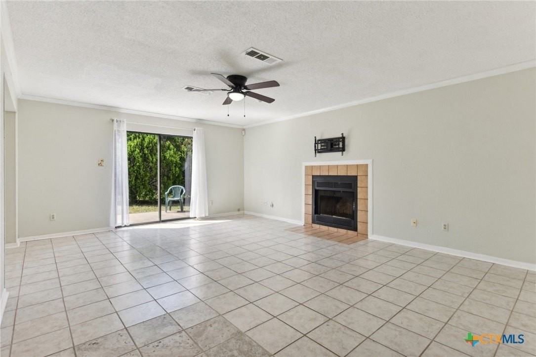 3217 Honeysuckle Dr - Photo 2 of 31