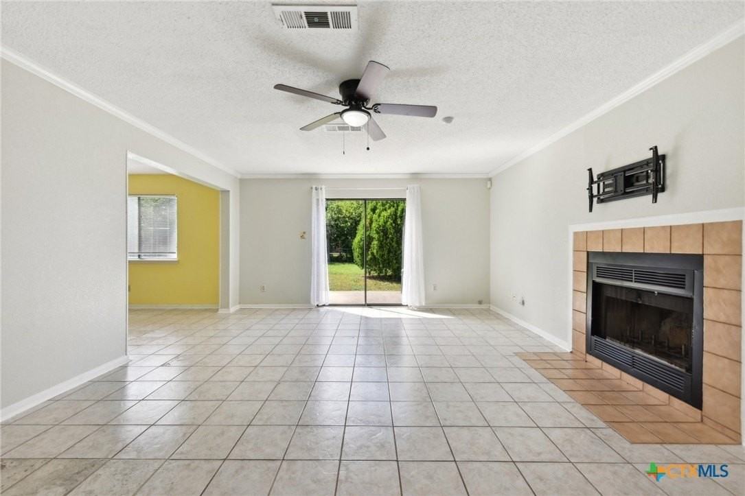 3217 Honeysuckle Dr - Photo 4 of 31