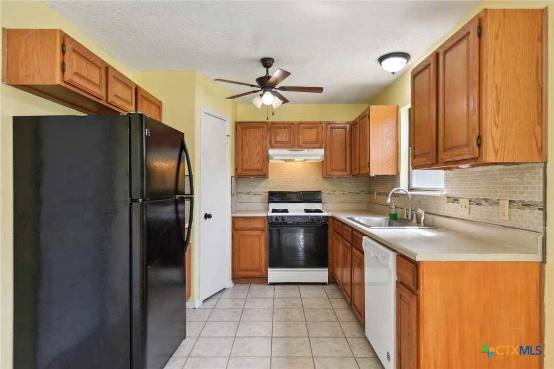 3217 Honeysuckle Dr - Photo 5 of 31