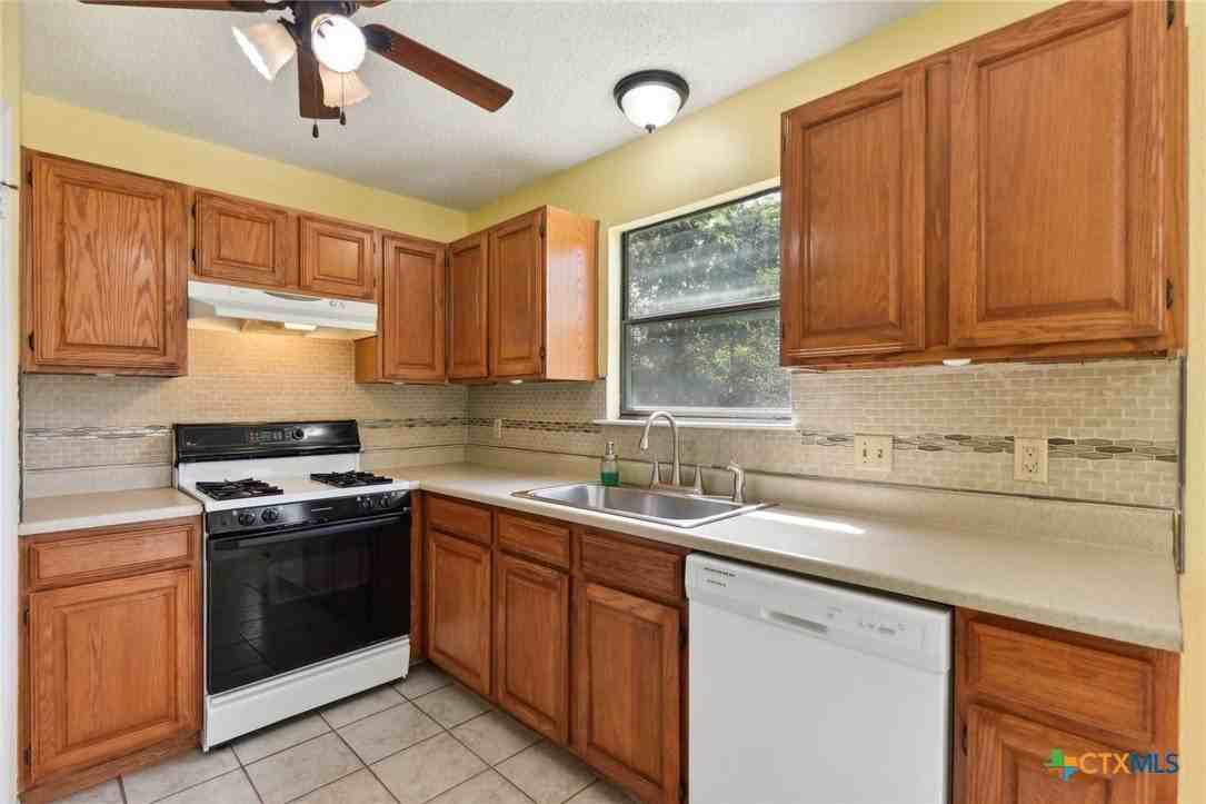 3217 Honeysuckle Dr - Photo 6 of 31