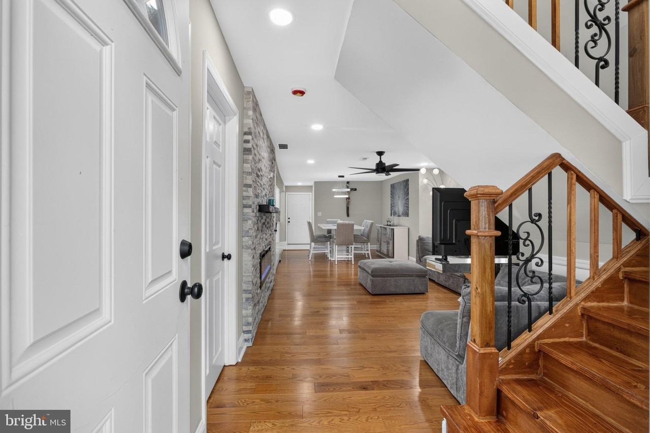 109 E 40th St - Photo 3 of 20