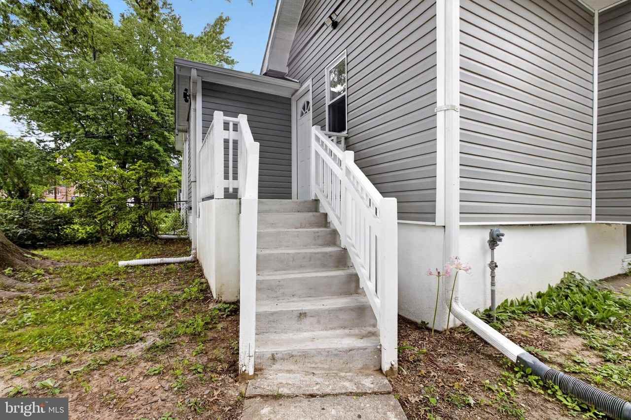 109 E 40th St - Photo 6 of 20