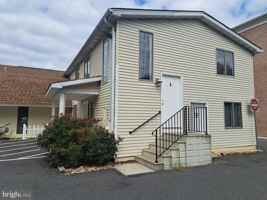 featured image of 353 Savannah Rd #3