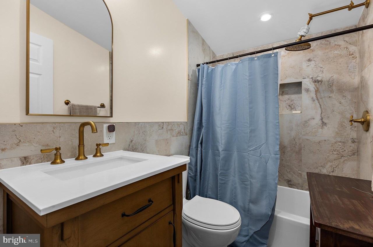 526 James Ave - Photo 3 of 34