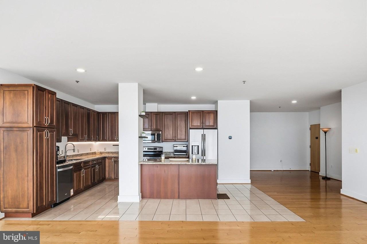 2772 Lighthouse Pt E #314 - Photo 5 of 30