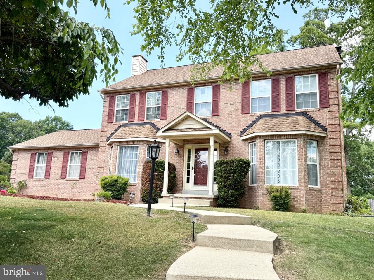2608 Capital Ct - Photo 2 of 20