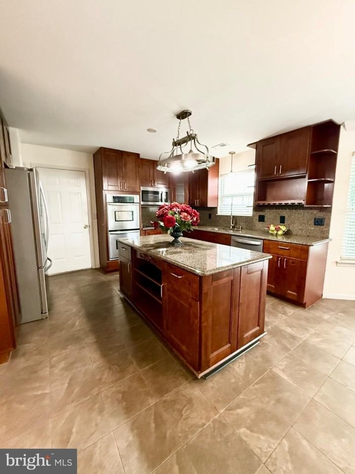 2608 Capital Ct - Photo 6 of 20
