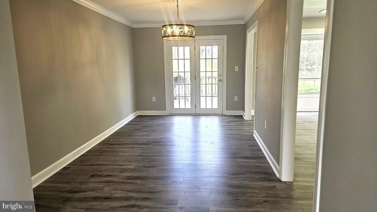 6089 Flagstone Ct - Photo 5 of 26