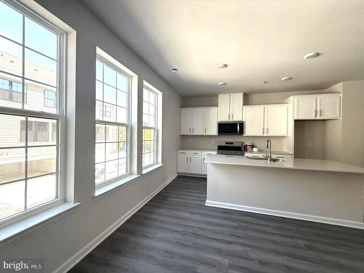 112 Spencer Way - Photo 2 of 36