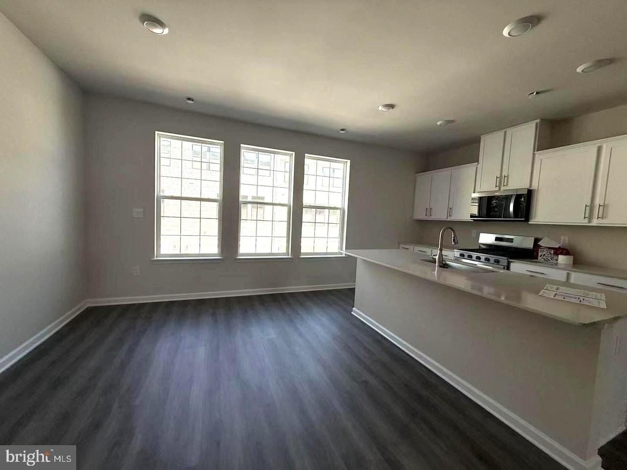 112 Spencer Way - Photo 3 of 36