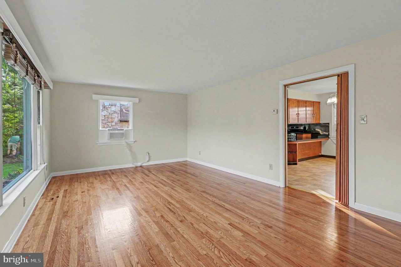 442 W Caracas Ave - Photo 5 of 30