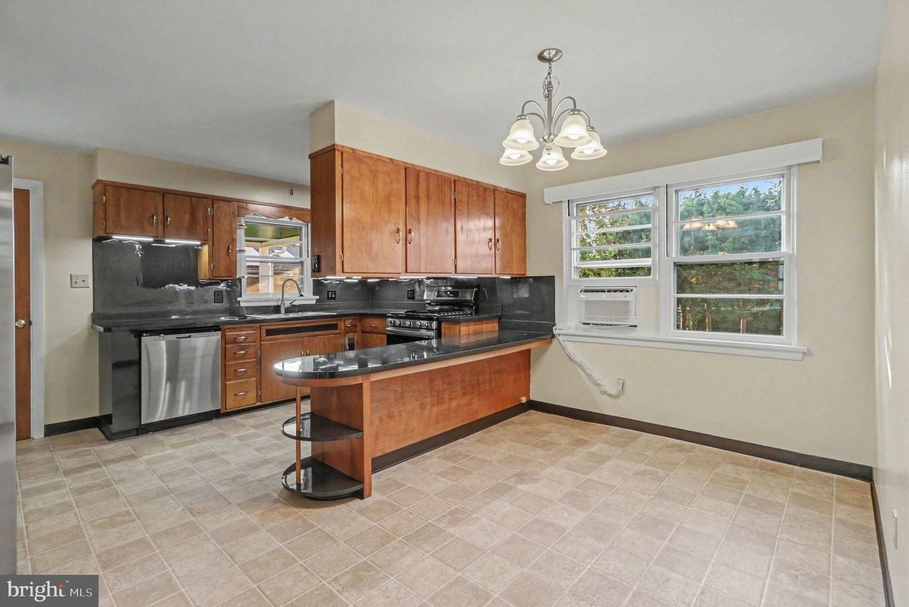 442 W Caracas Ave - Photo 6 of 30