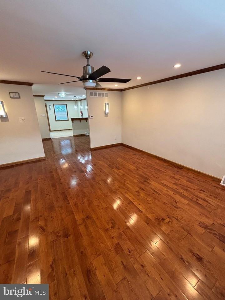 10779 Helmer Dr - Photo 7 of 25