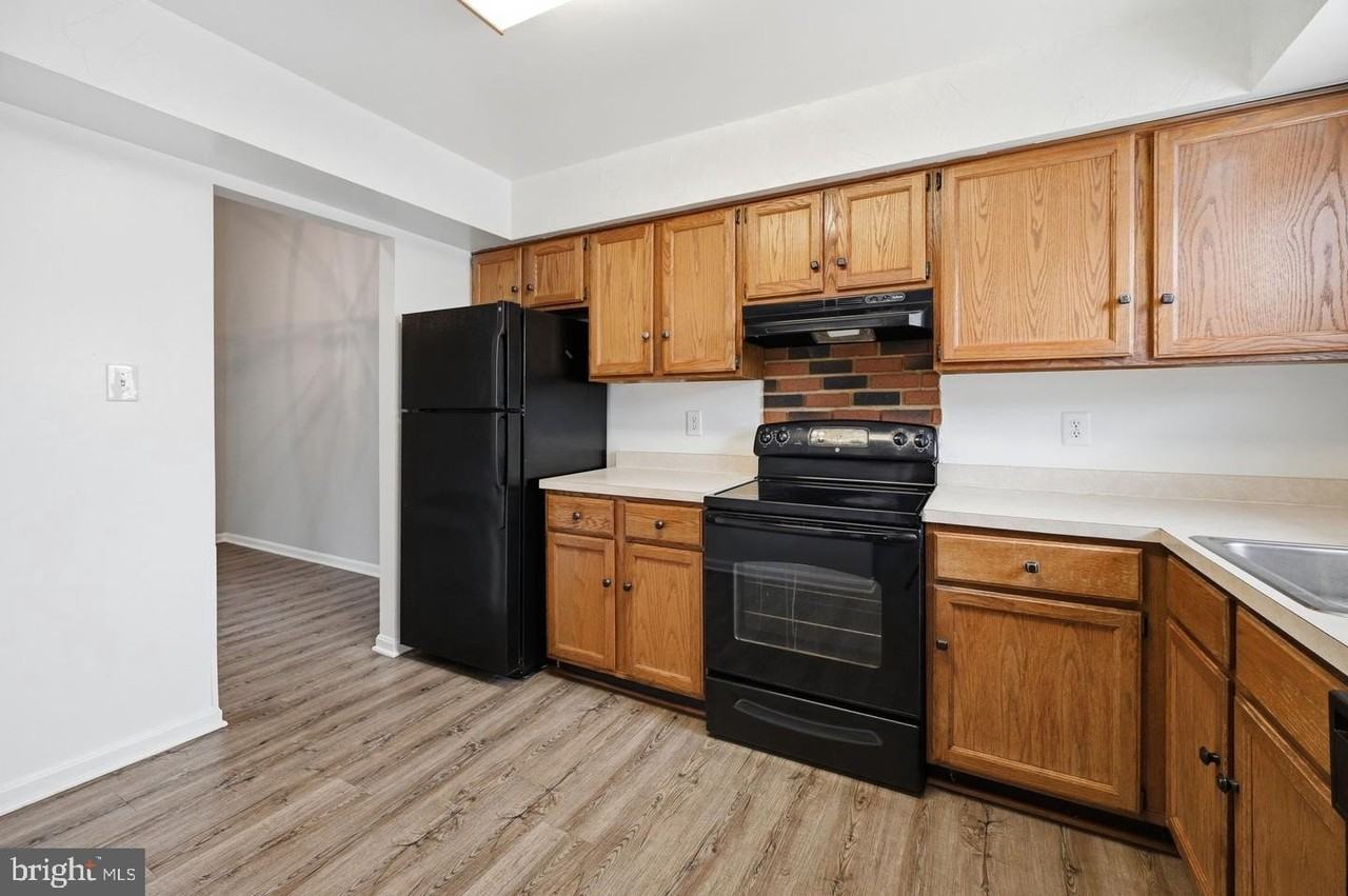 8909 Sugarwood Ln #8909 - Photo 3 of 22