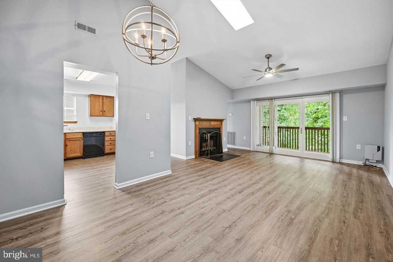 8909 Sugarwood Ln #8909 - Photo 5 of 22