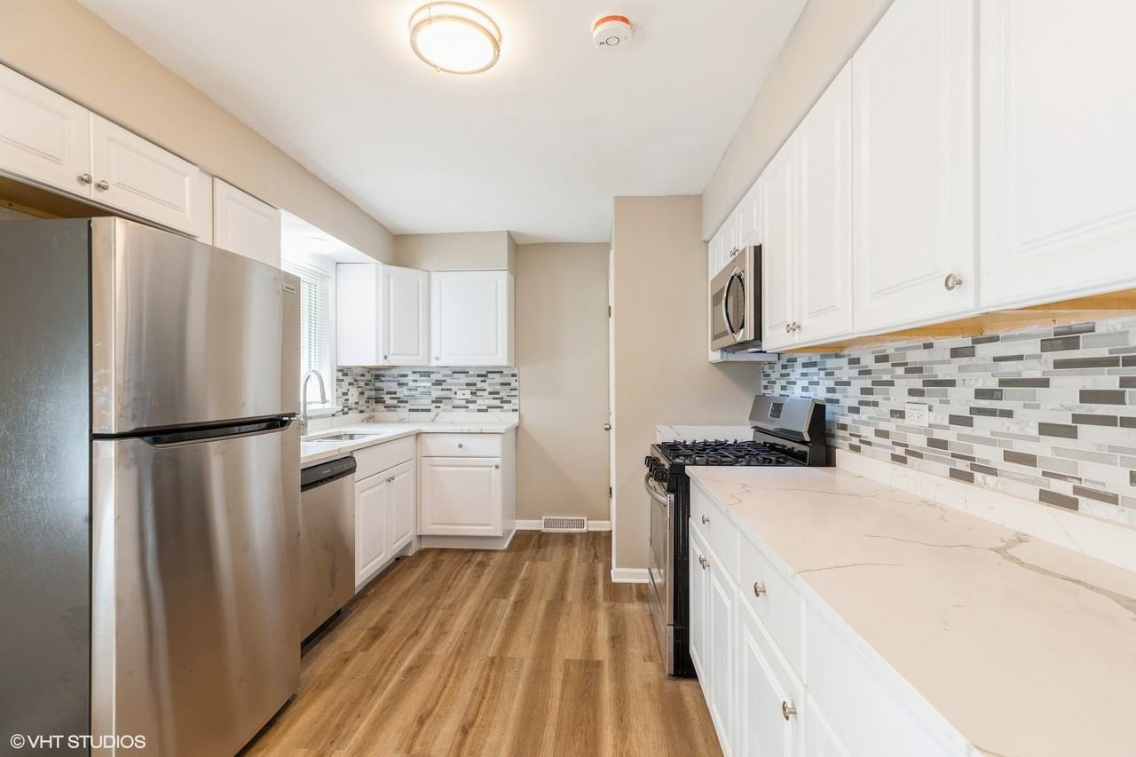 18379 Glen Oak Ave - Photo 4 of 15