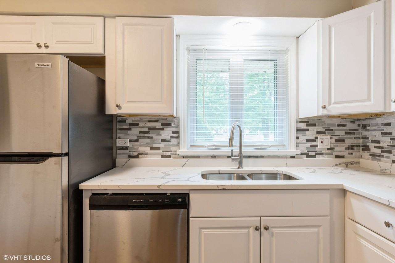 18379 Glen Oak Ave - Photo 5 of 15