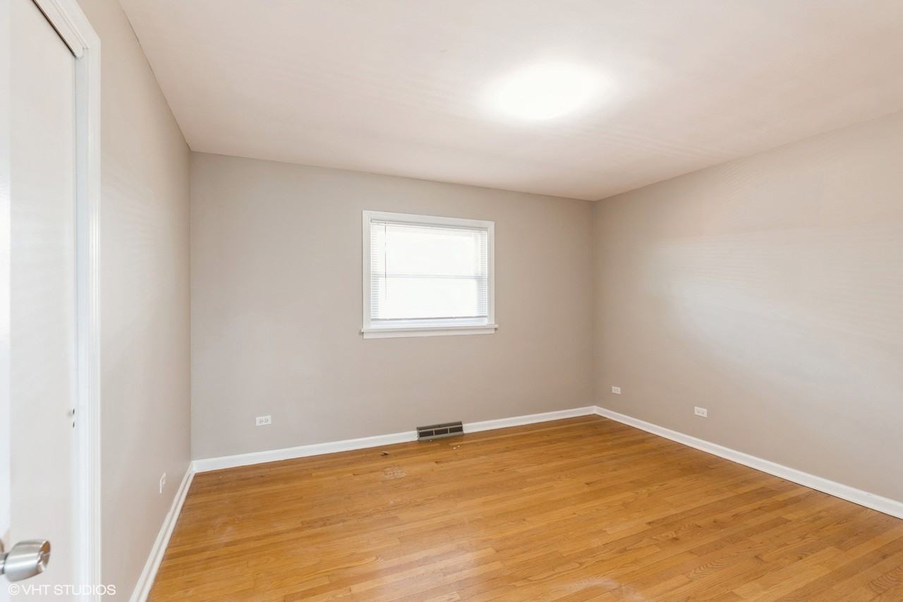 18379 Glen Oak Ave - Photo 7 of 15