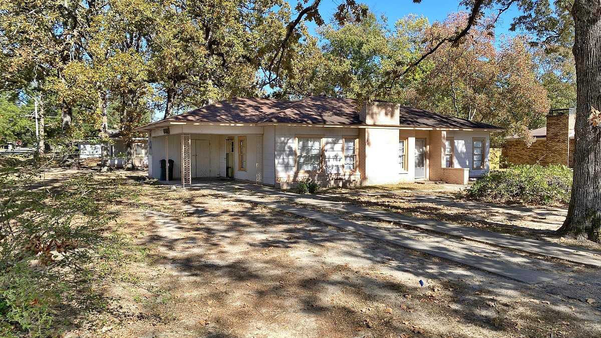 1426 Willis St - Photo 2 of 20