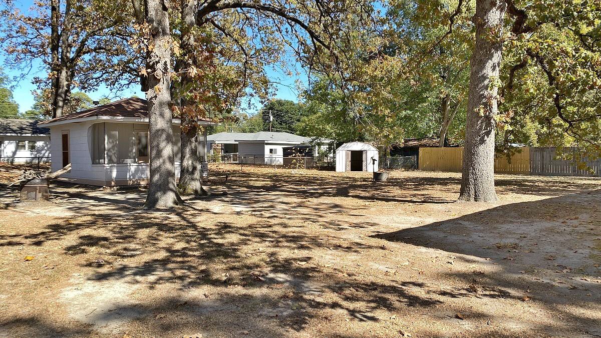1426 Willis St - Photo 4 of 20