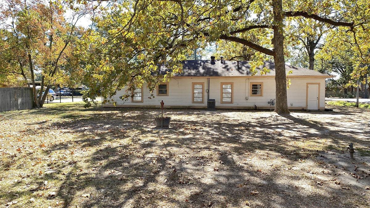 1426 Willis St - Photo 7 of 20