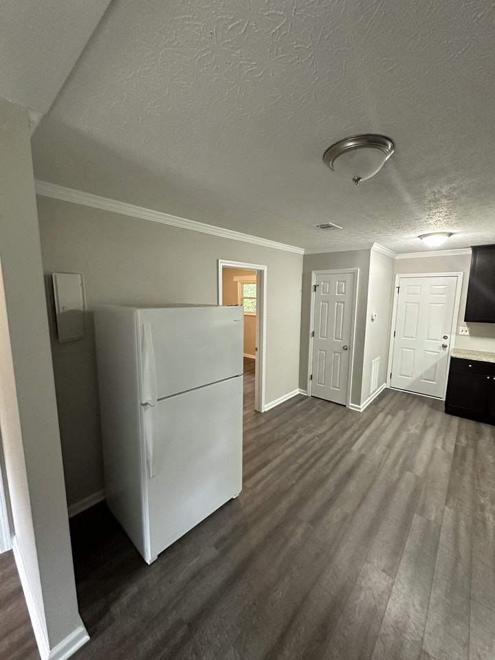 25 Fox Hall Dr #B - Photo 4 of 13