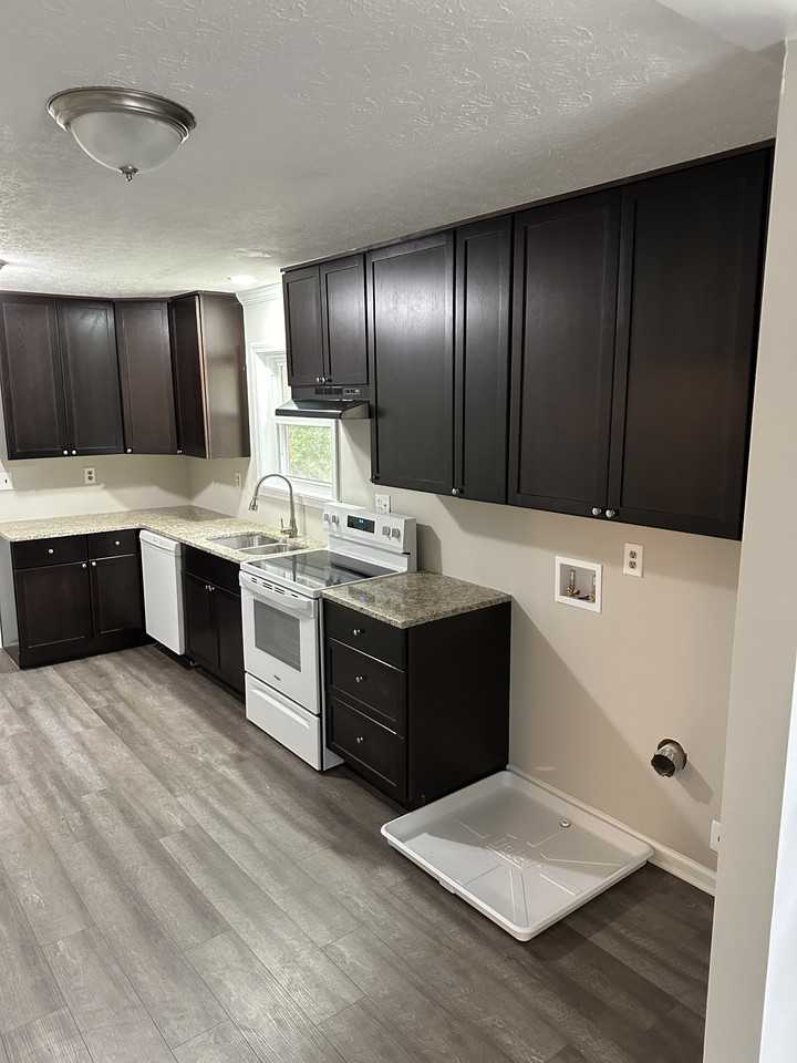 25 Fox Hall Dr #B - Photo 5 of 13